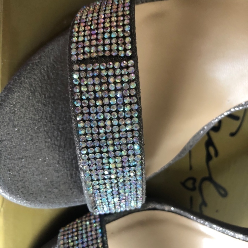 Thalia Sodi Womenโs Dress Sandals Shoes Sparkling Golden Wedding Party Heels 6.5 - Picture 5 of 17